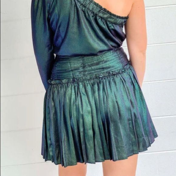 🆕 NWT ✨CURRENT AIR✨METALLIC GREEN PLEATED MERMAID MINI SKIRT - Picture 3 of 8